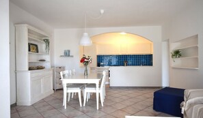 Dining - In an optimal position a stone's throw from the sea (Marina di Campo)