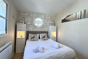 3 bedrooms, iron/ironing board, travel crib, WiFi