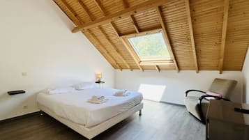 4 chambres, fer et planche Ă repasser, lit parapluie