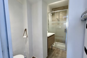 Douche, sèche-cheveux