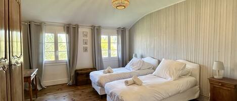 3 slaapkamers, reisbedje, wifi, beddengoed