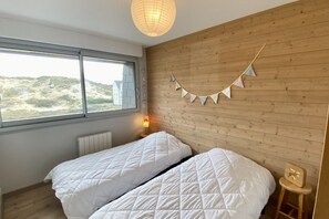 2 室のベッドル ーム、アイロン / アイロン台、旅行用ベビーベッド、WiFi