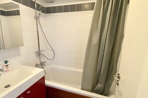 Bathtub