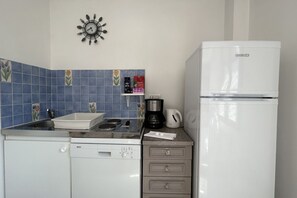 Microwave, coffee/tea maker, toaster
