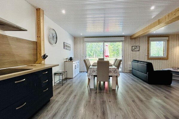 Living area - Chalet 2 - Chalet des étangs de Larronville in the Baie de Somme (Rue)