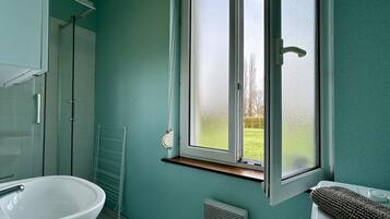 Douche, sĂšche-cheveux