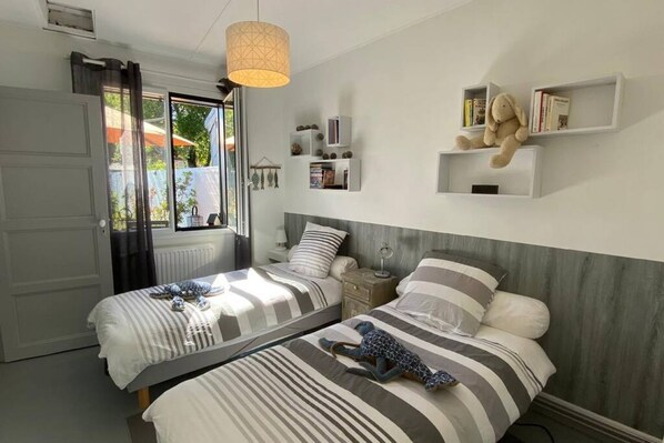 2 bedrooms, bed sheets