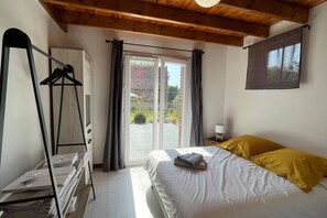 3 bedrooms, WiFi, bed sheets