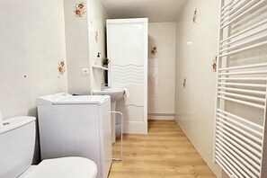 Douche, serviettes fournies