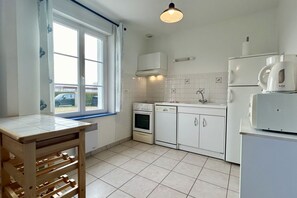 Réfrigérateur, micro-ondes, four, lave-vaisselle