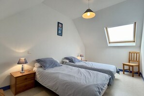 2 bedrooms, bed sheets