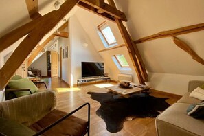 Living area - Gueschavik, magnificent renovated farmhouse for 8 people (Gueschart)