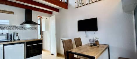 Refrigerador, microondas, horno, placa de cocina