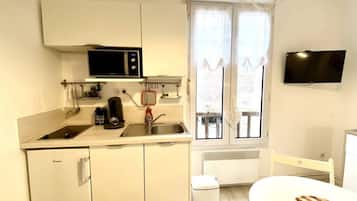 Réfrigérateur, micro-ondes, lave-vaisselle, cafetiÚre/bouilloire