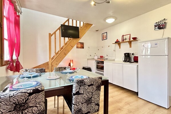 Fridge, coffee/tea maker, cookware/dishes/utensils