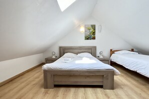 1 bedroom, travel cot, WiFi