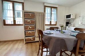 Dining - Gîte 5, gîte in the center of town for 3 people (Le Crotoy)