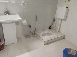 Double Room | Bathroom | Free toiletries, slippers, towels