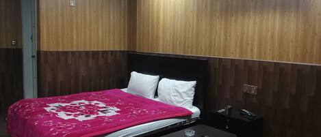 Dubbelrum | Strykjärn/strykbräda och sängkläder