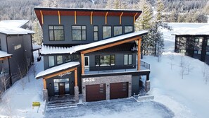 Exterior - Ski-In Chalet at Fernie Alpine Swim Spa & Sauna B (Fernie)