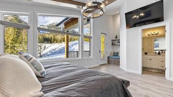 4 bedrooms, free WiFi, bed sheets