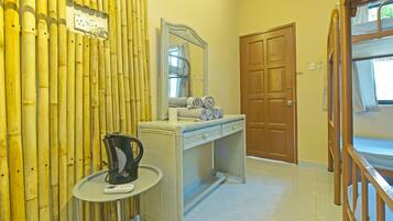 Shared Dormitory, Women only | Bed sheets