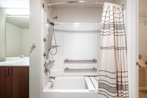 ヘアドライヤー、タオル