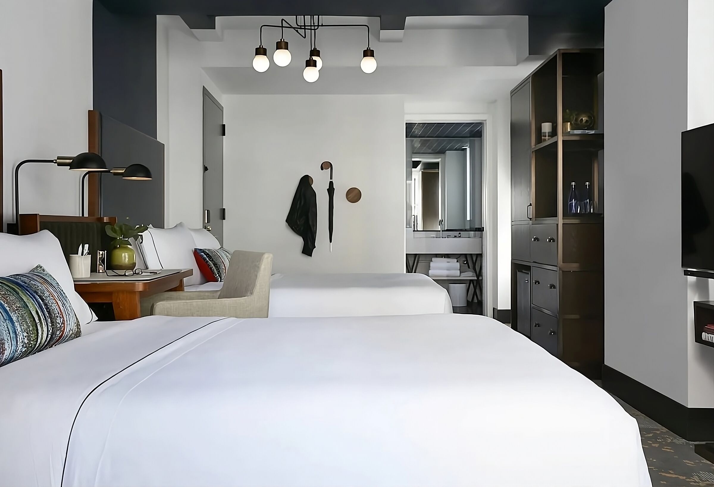 Midtown Location! 2 Family-friendly Units, Short Drive to Brooklyn Bridge!