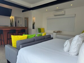 Suite estudio Premium | Ropa de cama de alta calidad y caja de seguridad en la habitación 
