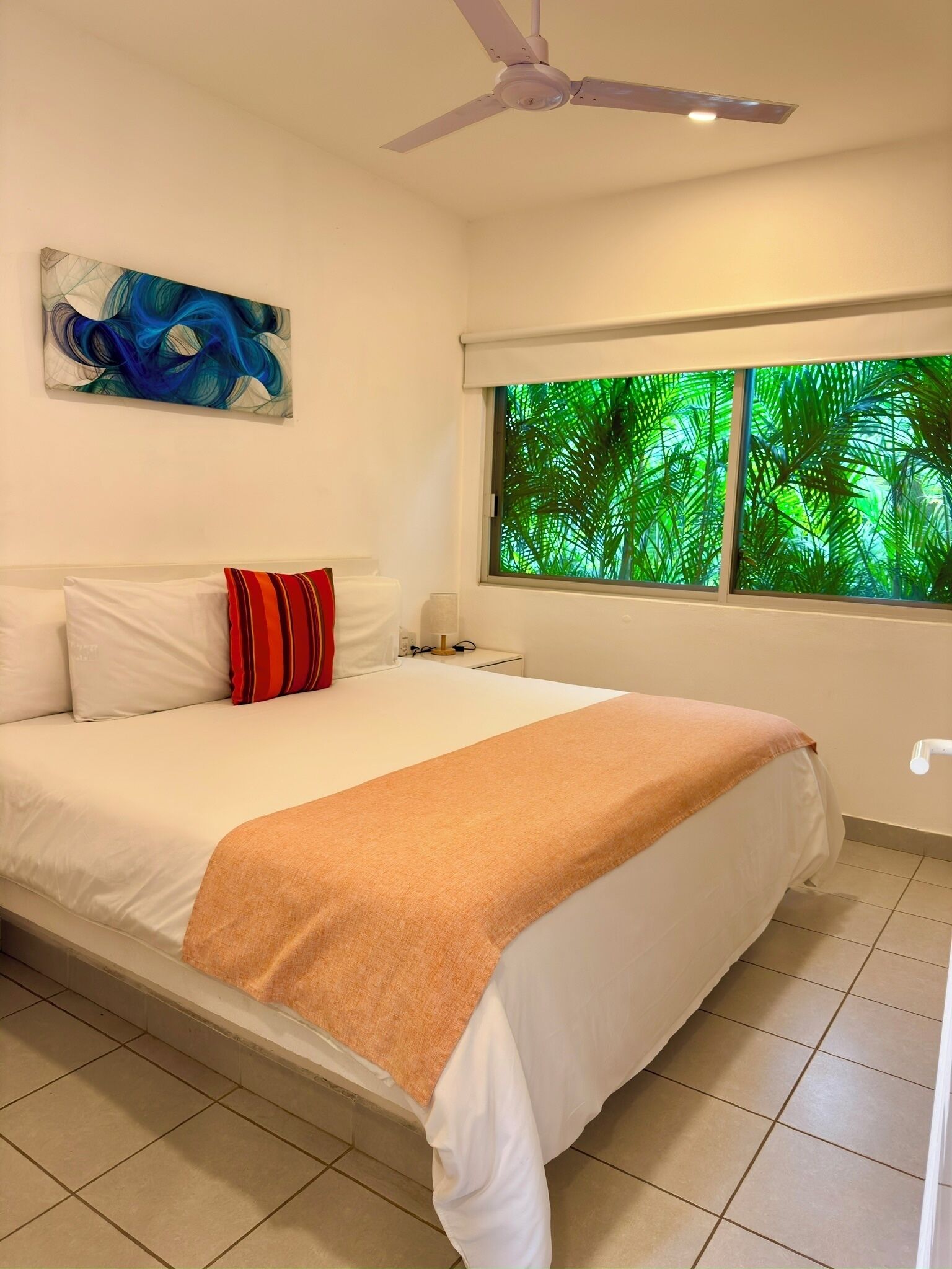 舒适开间套房 | 高档床上用品、客房内保险箱、特色装修、特色家居