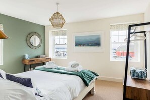 3 habitaciones, tabla de planchar con plancha, wifi y ropa de cama 