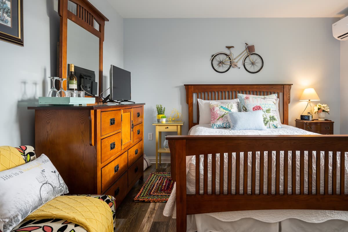 Habitación estándar | Ropa de cama de alta calidad y camas Tempur-Pedic