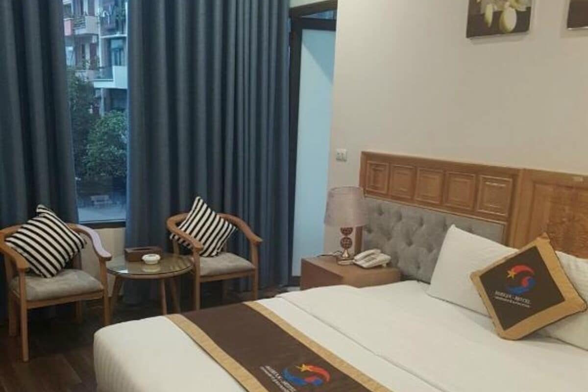 Desk, laptop workspace, WiFi (free)