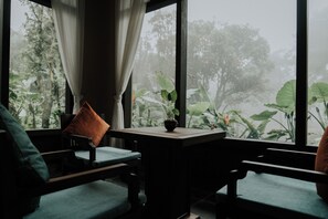 Flat-screen TV - Amour Resort Bavi (Hanoi)