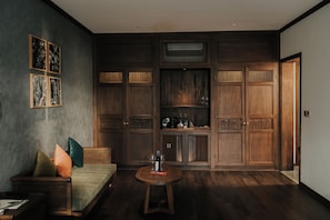 Executive Twin Room | In-room safe, desk, laptop workspace, free WiFi