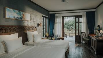 1 soveværelse, pengeskab på værelset, skrivebord