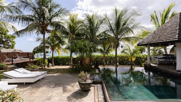Kolam renang outdoor