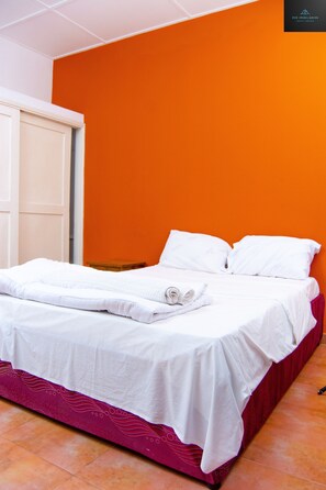 3 bedrooms, iron/ironing board, free WiFi - Casa remodelada aconchegante, no centro da cidade (Chimoio)