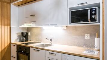 冰箱、微波炉、洗碗机、厨具/餐具