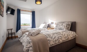 4 habitaciones, decoración personalizada, muebles diferentes y cunas 