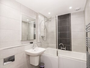 Bathroom - Ghyll View (Ambleside)