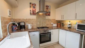 Fridge, dishwasher, cookware/dishes/utensils