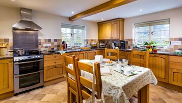 Fridge, dishwasher, cookware/dishes/utensils