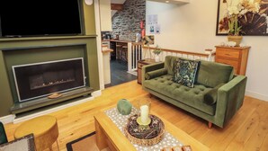 Unclassified image, 2 of 29, button - Workshop Cottage (Windermere)