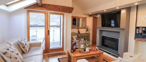 Cottage | Living area | Video-game console, DVD player