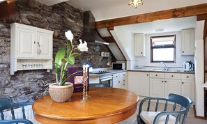 Fridge, cookware/dishes/utensils