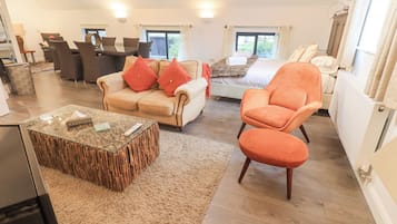 Casa de campo | 6 quartos, individualmente decorados, individualmente mobiliados