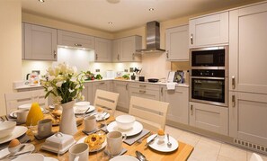 Fridge, dishwasher, cookware/dishes/utensils - Muirhead At Applethwaite Hall (Windermere)