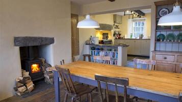 Fridge, dishwasher, cookware/dishes/utensils