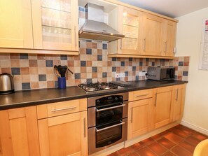 Fridge, dishwasher, cookware/dishes/utensils - Rock Cottage (Ambleside)